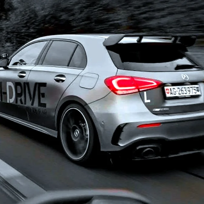 Ausbildungsfahrzeug Mercedes der Fahrschule I-Drive auf der Strasse